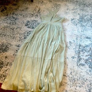 Never worn Lulus maxi dress. Halter.
